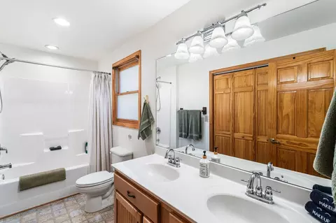 Bath - 982 Sierra Cir, Murphy, NC 28906 photo 1 of 5
