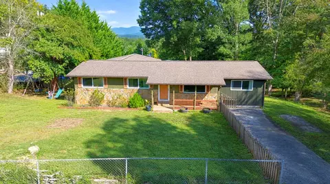 516 Hillcrest Dr, Mccaysville, GA 30555