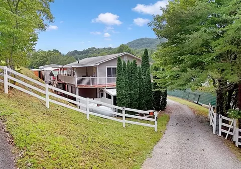 501 Sunnyside Shores Rd, Hiawassee, GA 30546
