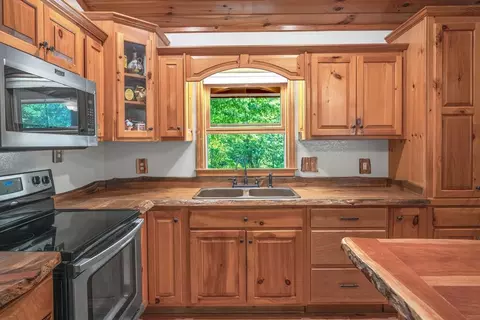 Kitchen - 320 Mossy Creek Trl, Murphy, NC 28906 photo 2 of 4