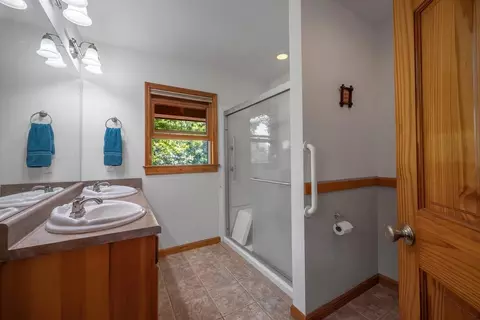 Bath - 320 Mossy Creek Trl, Murphy, NC 28906 photo 1 of 3