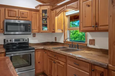 Kitchen - 320 Mossy Creek Trl, Murphy, NC 28906 photo 3 of 4