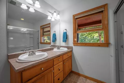 Bath - 320 Mossy Creek Trl, Murphy, NC 28906 photo 2 of 3