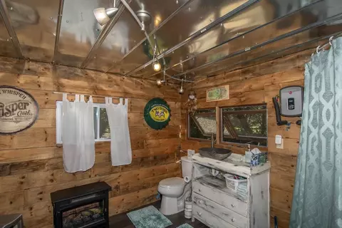 Bath - 201 Eagle Fork Rd, Hayesville, NC 28904 photo 4 of 5