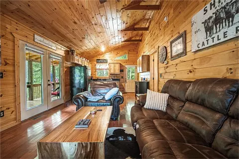 Living - 220 Moonlight Rdg, Murphy, NC 28906 photo 2 of 3