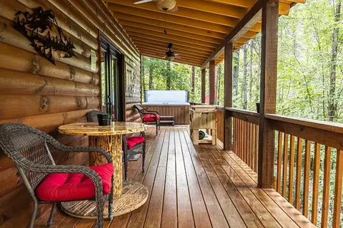 Exterior - 220 Moonlight Rdg, Murphy, NC 28906 photo 4 of 10