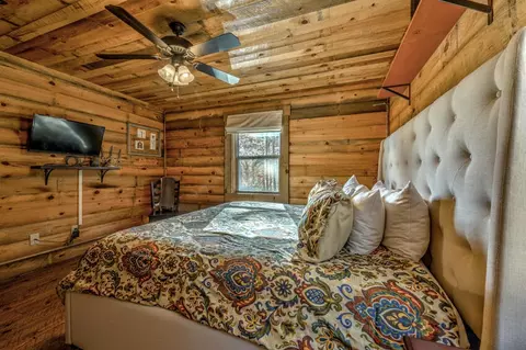 Bedroom - 300 Cloudland Trce, Epworth, GA 30541 photo 2 of 7