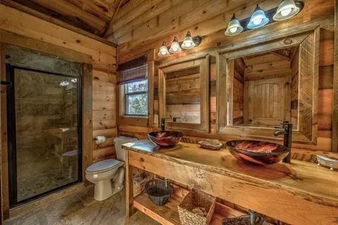 Bath - 300 Cloudland Trce, Epworth, GA 30541 photo 2 of 3