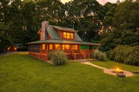 196 Creek Camp Rd, Ellijay, GA 30536
