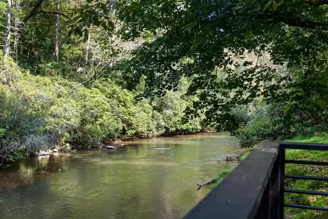 124 River Oaks Ter, Ellijay, GA 30540