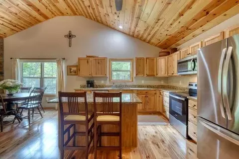 Kitchen - 40 Cottontail Trl, Murphy, NC 28906 photo 2 of 5