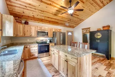 Kitchen - 40 Cottontail Trl, Murphy, NC 28906 photo 4 of 5