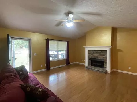 Living - 14 Rayelee Cir, Jasper, GA 30143 photo 2 of 6