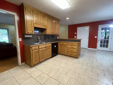 Kitchen - 14 Rayelee Cir, Jasper, GA 30143 photo 4 of 6