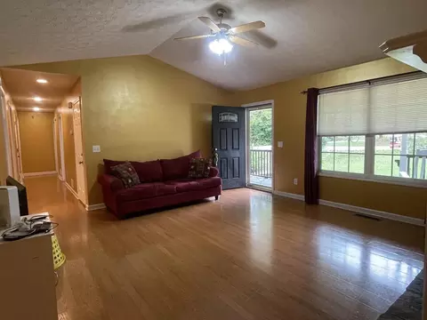 Living - 14 Rayelee Cir, Jasper, GA 30143 photo 3 of 6