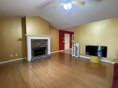 Living - 14 Rayelee Cir, Jasper, GA 30143 photo 4 of 6