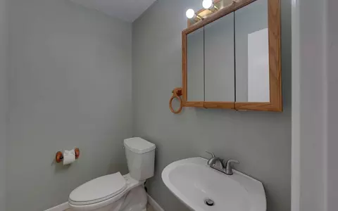Bath - 332 E Vineyard Rd, Hayesville, NC 28904 photo 3 of 3