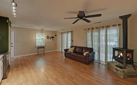 Living - 332 E Vineyard Rd, Hayesville, NC 28904 photo 1 of 2