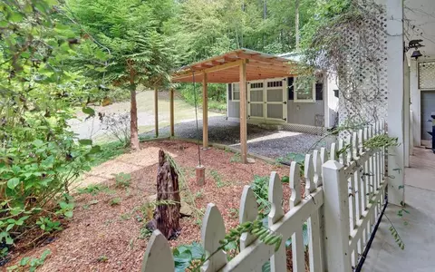 Exterior - 332 E Vineyard Rd, Hayesville, NC 28904 photo 11 of 15