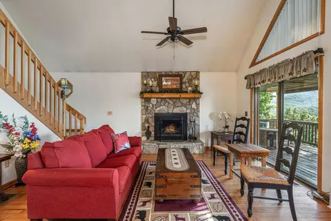 Living - 346 View Ridge Trl, Murphy, NC 28906 photo 1 of 3