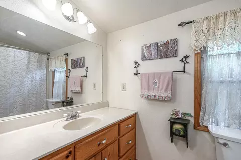 Bath - 346 View Ridge Trl, Murphy, NC 28906 photo 3 of 5