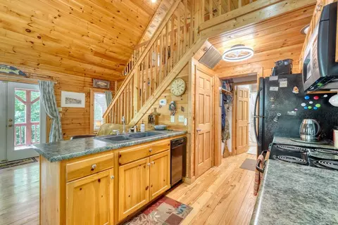 Kitchen - 184 Beaver Ridge Rd, Murphy, NC 28906 photo 3 of 5