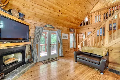 Living - 184 Beaver Ridge Rd, Murphy, NC 28906 photo 1 of 7