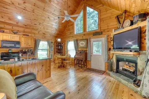 Living - 184 Beaver Ridge Rd, Murphy, NC 28906 photo 2 of 7