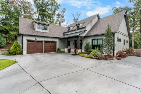 341 Fallen Leaf Rd, Mineral Bluff, GA 30559