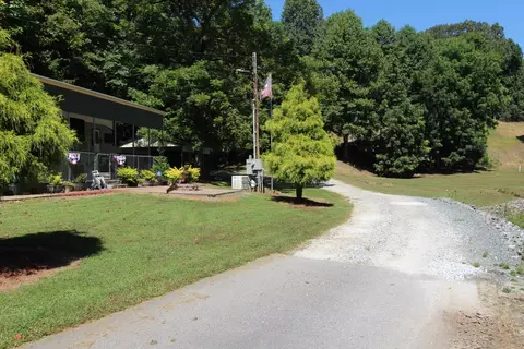 Exterior - 31 Pear Ln, Murphy, NC 28906 photo 5 of 11