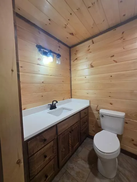 Bath - 92 Rabbit Ridge Rd, Murphy, NC 28906 photo 1 of 3