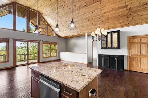 Living - 175 Bear Trace Rd, Brasstown, NC 28902 photo 2 of 5