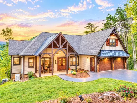 528 Cloudland Dr, Ellijay, GA 30536