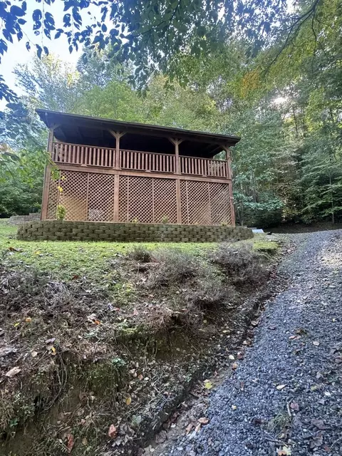 Exterior - 889 Wagon Train Rd, Murphy, NC 28906 photo 4 of 14