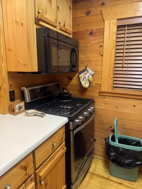 Kitchen - 889 Wagon Train Rd, Murphy, NC 28906 photo 5 of 7