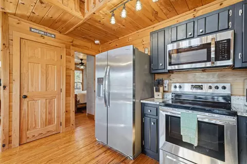Kitchen - 31 The Kings Ct, Cherry Log, GA 30522 photo 5 of 6