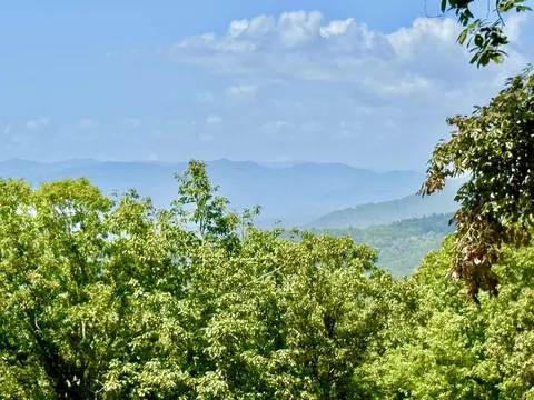 33 Grand Laurel, Brasstown, NC 28902