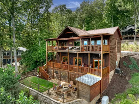 411 Highland Cir, Blue Ridge, GA 30513