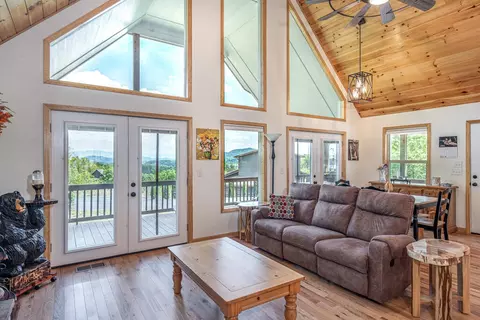 Living - 640 Point Overlook Trl, Murphy, NC 28906 photo 3 of 6