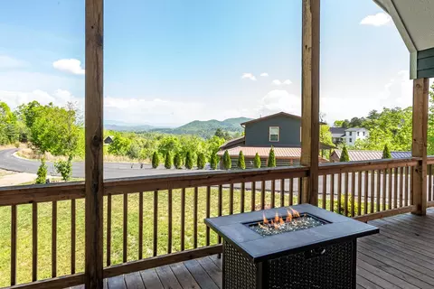 Exterior - 640 Point Overlook Trl, Murphy, NC 28906 photo 10 of 22