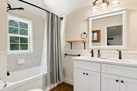 Bath - 110 Spruce Pne, Tate, GA 30177 photo 2 of 2