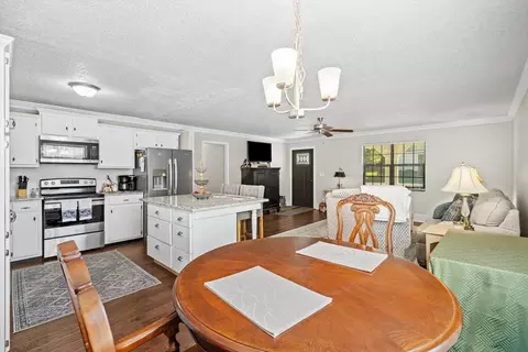 Dining - 17 E Pine St, Chatsworth, GA 30705 photo 2 of 2