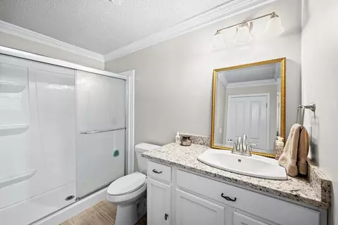Bath - 17 E Pine St, Chatsworth, GA 30705 photo 1 of 3