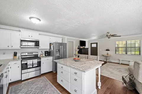 Kitchen - 17 E Pine St, Chatsworth, GA 30705 photo 2 of 4