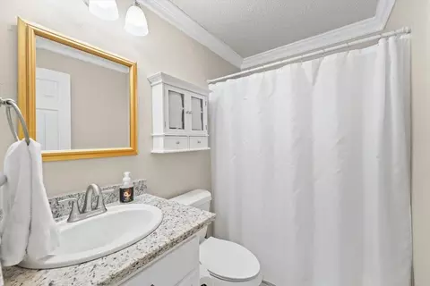 Bath - 17 E Pine St, Chatsworth, GA 30705 photo 3 of 3