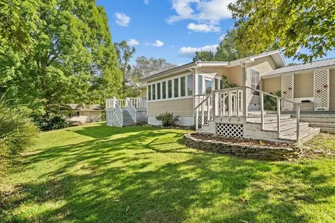 Exterior - 17 E Pine St, Chatsworth, GA 30705 photo 7 of 9