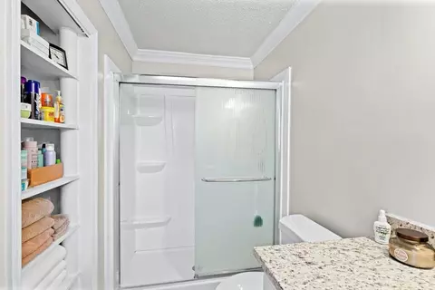 Bath - 17 E Pine St, Chatsworth, GA 30705 photo 2 of 3