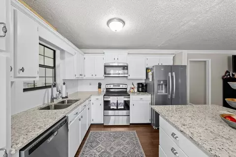 Kitchen - 17 E Pine St, Chatsworth, GA 30705 photo 3 of 4