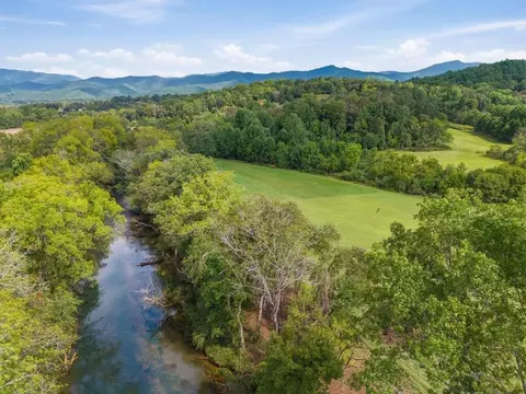 33 A Jarrett Rd, Hayesville, NC 28904