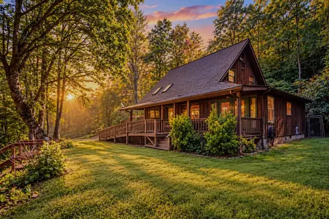 788 Fox Rd, Hiawassee, GA 30546